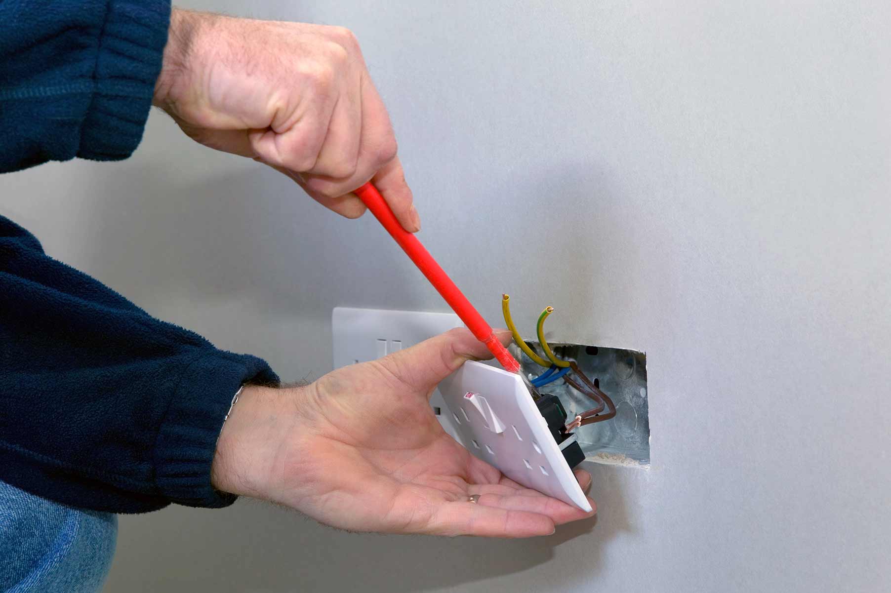 Our electricians can install plug sockets for domestic and commercial proeprties in Emerson Park and the local area. 